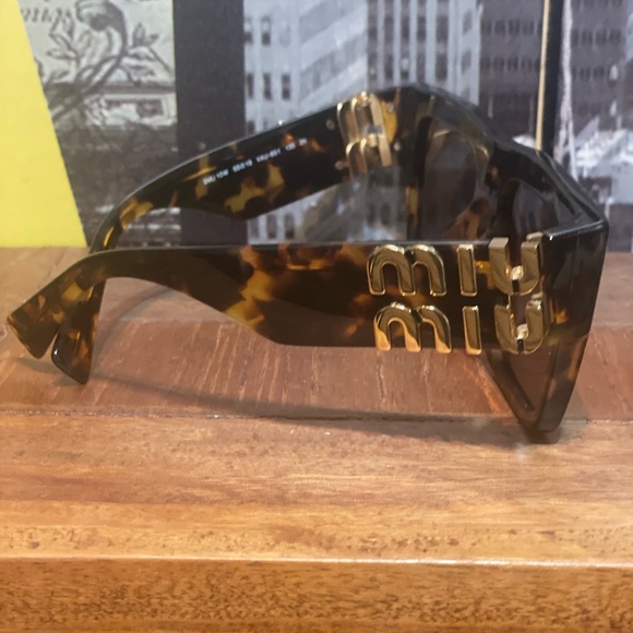 Authentic Miu Miu 10ws 55 Tortoiseshell Sunglasses For Women.New! - Picture 3 of 5